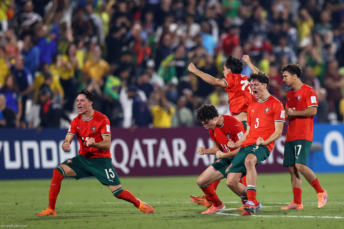 نهائي تاريخي